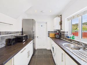 KITCHEN- click for photo gallery